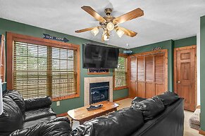 Walk to Lake: Lampe Cabin w/ Fireplace & Deck!