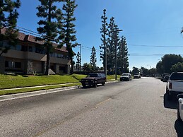 Modern Retreat With Spacious Yard Cozy Interiors