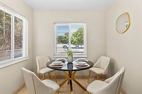 Modern Retreat With Spacious Yard Cozy Interiors