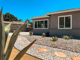 Modern Retreat With Spacious Yard Cozy Interiors