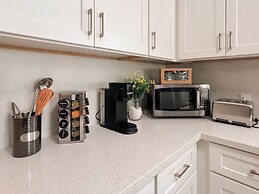 Modern Retreat With Spacious Yard Cozy Interiors