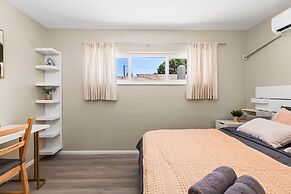 Modern Retreat With Spacious Yard Cozy Interiors