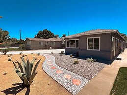 Modern Retreat With Spacious Yard Cozy Interiors