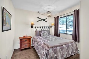 Cozy Cabin Retreat With Scenic Views 2 Bedroom Cabin