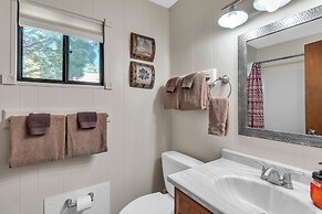Cozy Cabin Retreat With Scenic Views 2 Bedroom Cabin