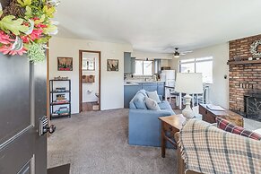 Cozy Cabin Retreat With Scenic Views 2 Bedroom Cabin
