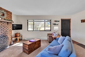 Cozy Cabin Retreat With Scenic Views 2 Bedroom Cabin