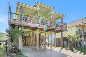 #just Beachy 3 Bedroom Home