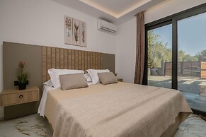 Kozakos Villa 2 With Private Swimming Pool