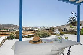 La Luna in Agia Barbara Tinos