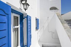 La Luna in Agia Barbara Tinos