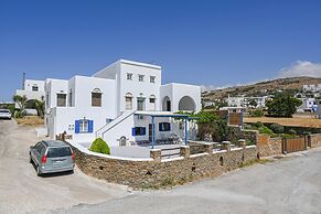 La Luna in Agia Barbara Tinos