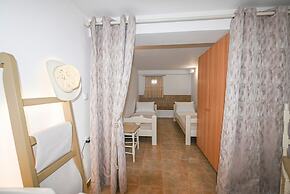 La Luna in Agia Barbara Tinos