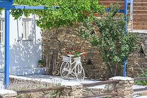 La Luna in Agia Barbara Tinos