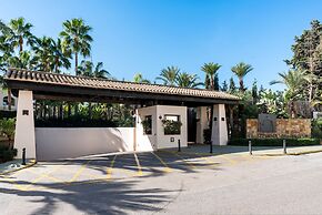 Stylish Apartment With Pool in Marbella - Ref M51