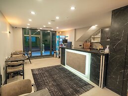 Comfort Point Three Hotel