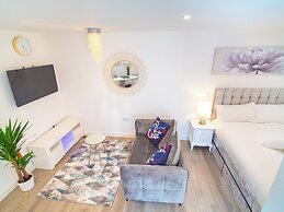 Sheffield City Apartment Retreat