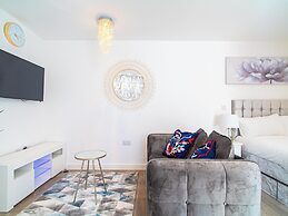 Sheffield City Apartment Retreat