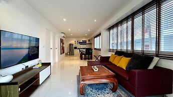 B6 1 Bedroom 1 Bath Partial Seaview at Karon