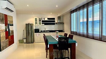 B6 1 Bedroom 1 Bath Partial Seaview at Karon