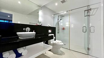 B6 1 Bedroom 1 Bath Partial Seaview at Karon