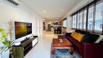 B6 1 Bedroom 1 Bath Partial Seaview at Karon