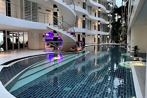 B6 - 1 Bdr Modern Condo With Balcony and Pool, Karon