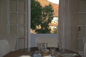 Zephyrus Sunset House