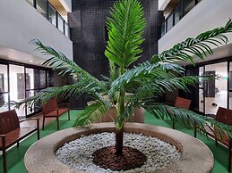 Ape Praia Piscina e Academia P812