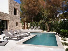 Charming Villa With sea Views