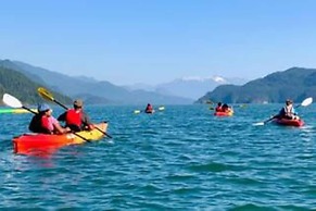 Charming 1BR Lakeside