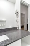 Charming 1BR Lakeside