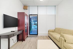 Charming 1BR Lakeside