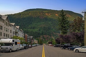 Charming 1BR Lakeside