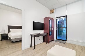 Charming 1BR Lakeside