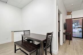 Charming 1BR Lakeside