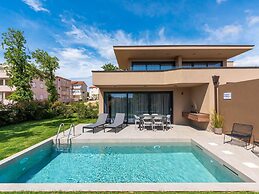 Luxury Apartment With Private Swimming Pool