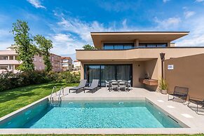 Luxury Apartment With Private Swimming Pool