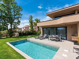 Luxury Apartment With Private Swimming Pool