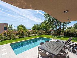 Luxury Apartment With Private Swimming Pool