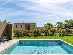 Luxury Apartment With Private Swimming Pool