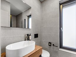 Luxury Apartment With Private Swimming Pool