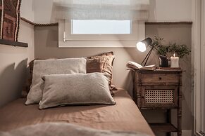 Yangambi - 2 Bedrooms and Office in Lista