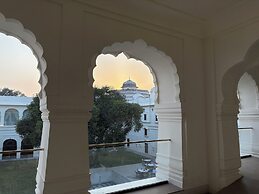 RAN BAAS The Palace