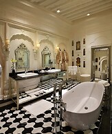 RAN BAAS The Palace
