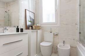 Derawan - 2 Bedrooms and Terrace in Chamber