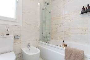 Derawan - 2 Bedrooms and Terrace in Chamber