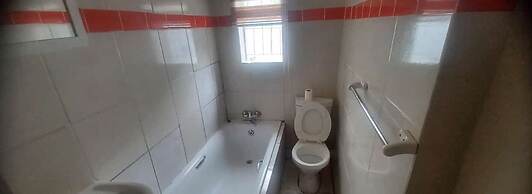AT BLACK WOOD GUEST HOUSE