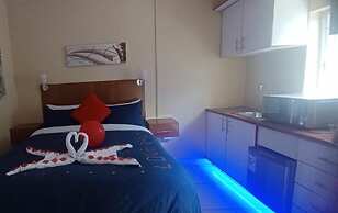 AT BLACK WOOD GUEST HOUSE