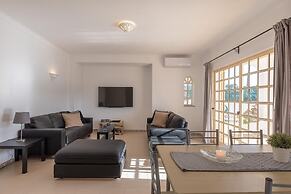 Villa Baltin With 4 Bedrooms and 3 Bathrooms